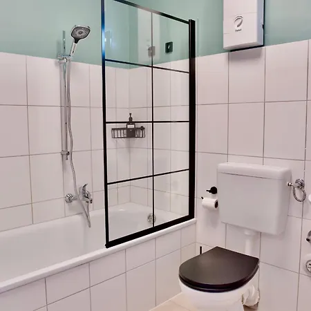 Apartamento Urbaner Komfort In Zentrumsnaehe, Balkon, Bis 6 Personen *