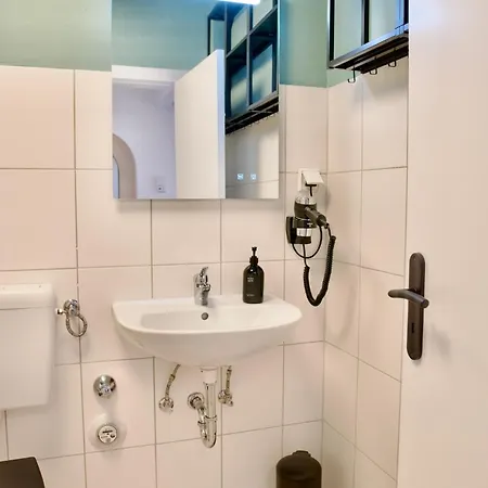 Urbaner Komfort In Zentrumsnaehe, Balkon, Bis 6 Personen *