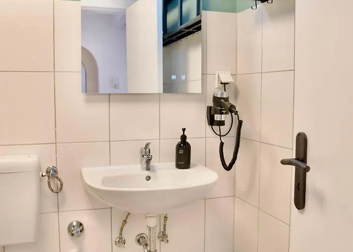 Urbaner Komfort In Zentrumsnaehe, Balkon, Bis 6 Personen *